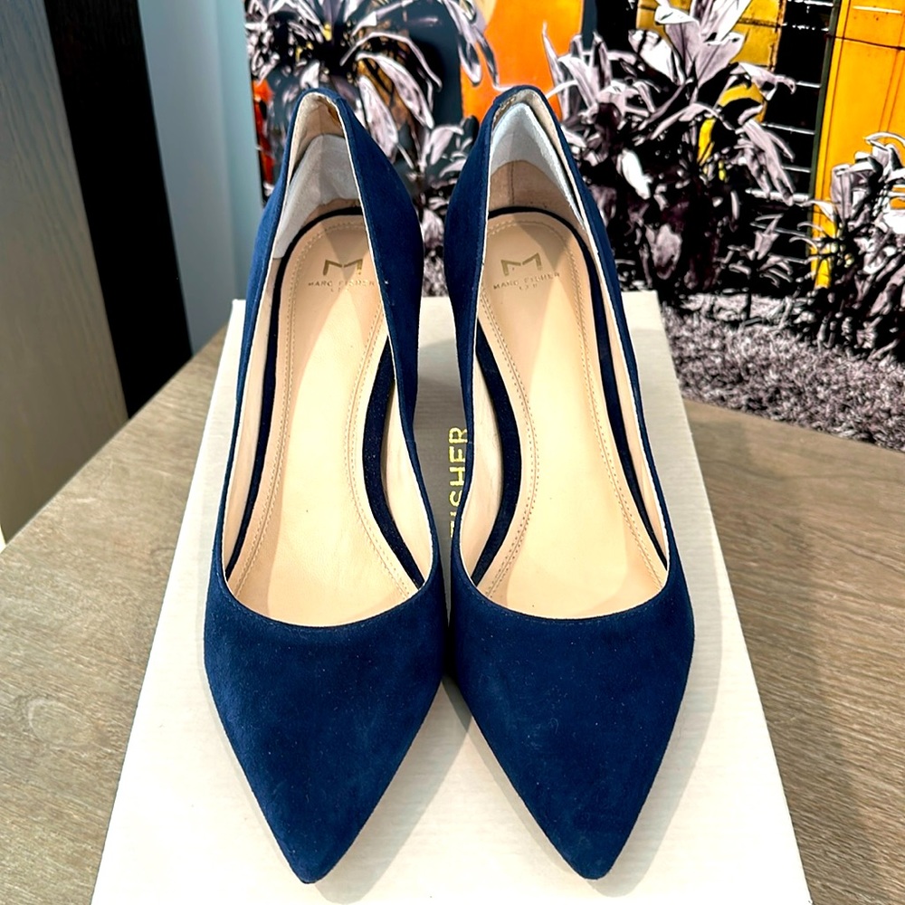 Marc Fisher Blue suede pumps